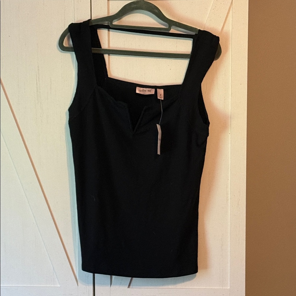 NWT Willow & Root tank sz large. A v center